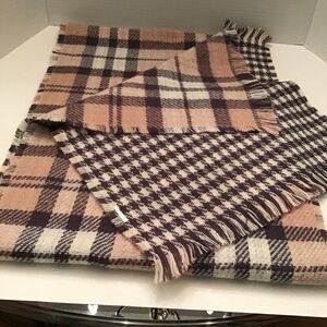 NWOT “STEVE MADDEN” Scarf